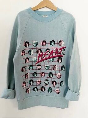 Vintage Oversized 1985 HEART sweatshirt, size imo 8/9 years.